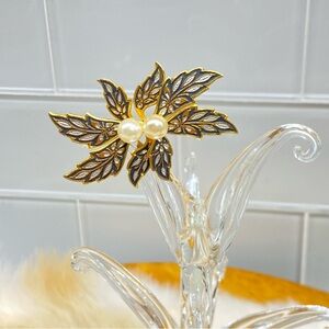 Vintage Gold tone Damscene Flower Brooch with Pearls.